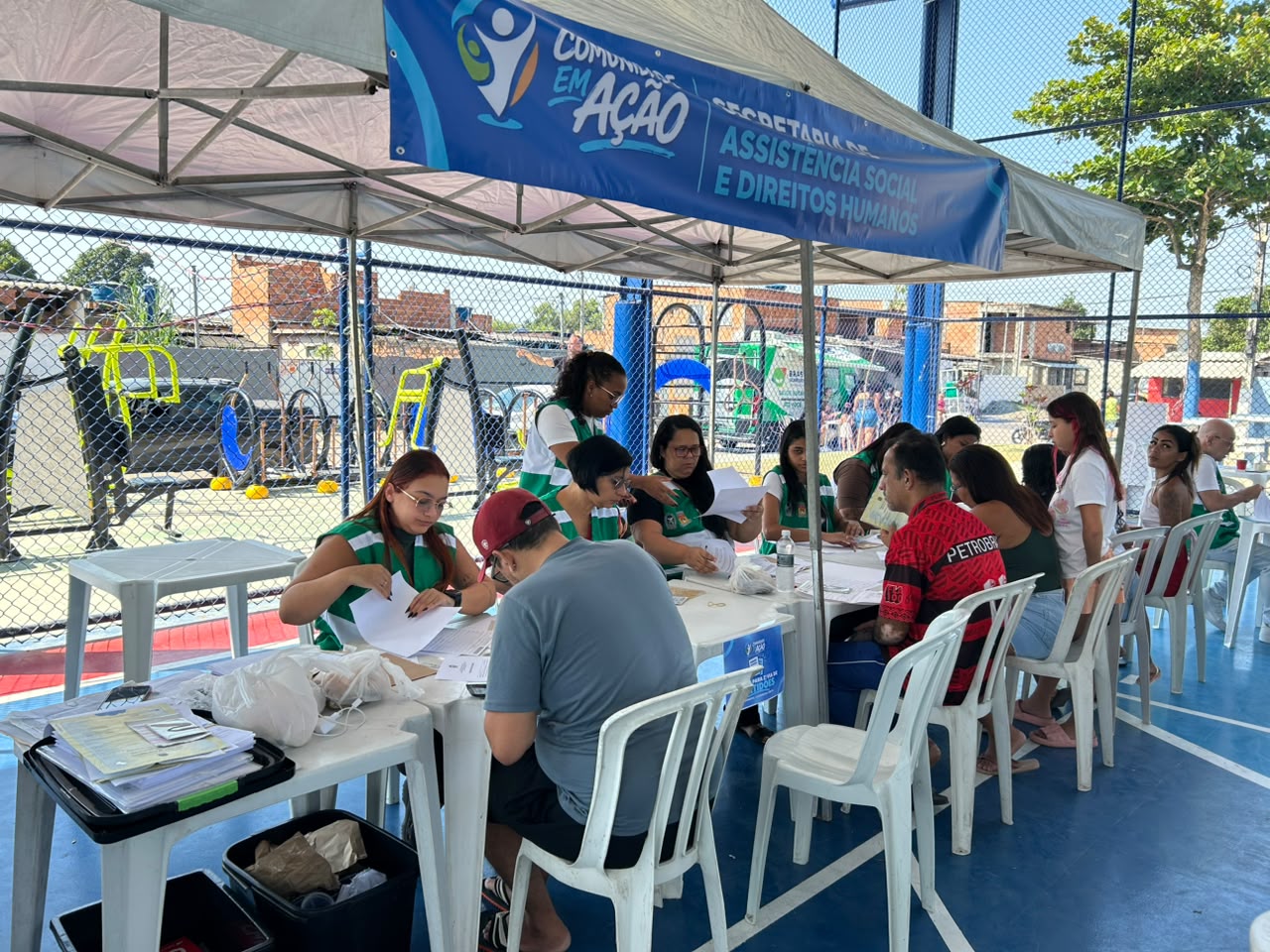 COMUNIDADE EM AÇÃO LEVA SERVIÇOS DA PREFEITURA PARA PERTO DOS MORADORES DA VILA GETÚLIO CABRAL